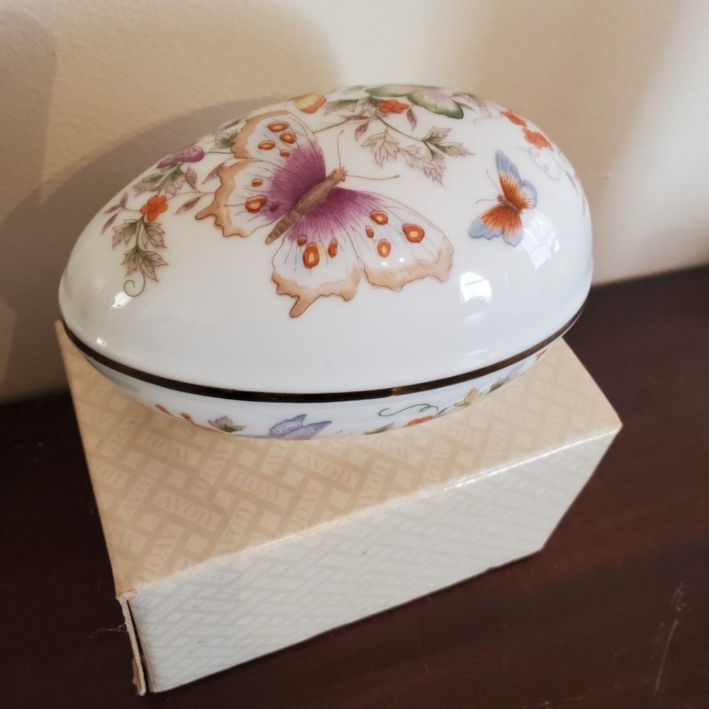 Vintage Avon Butterfly Fantasy Porcelain Treasure Egg 22k Gold Accents. 1979 New
